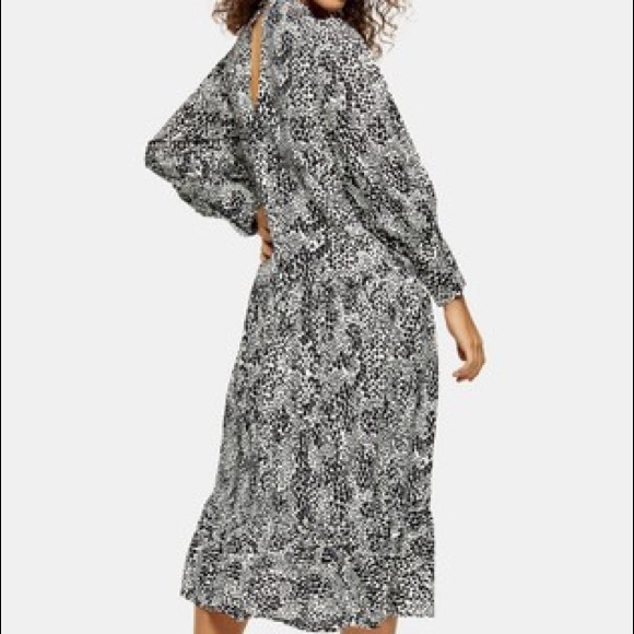 Topshop PETITE Bell Sleeve Chuck On Dress - Picture 5 of 9